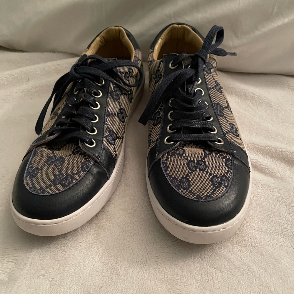 Vintage gucci sneakers size 8 blue with logo. Eu size 39